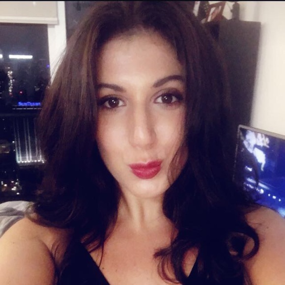 Meet your Posher, Sarah - Picture 1 of 1